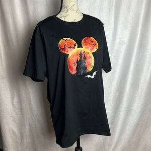 Mickey Ears Halloween Castle T-shirt perfect for Disney Trip size Large